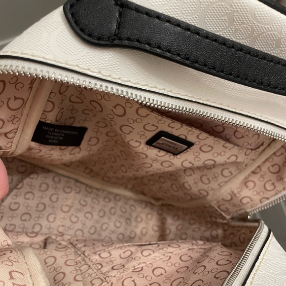 GUESS Los Angeles Logo Mini Backpack - Picture 6 of 9